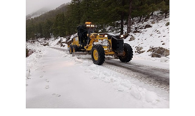 buyuksehir ekiplerinin karla mucadele calismasi suruyor
