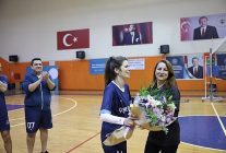cesme belediyesi birimler arasi voleybol turnuvasi coskuyla tamamlandi