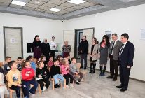 cocuklarin karnelerini baskan erkan aydin verdi