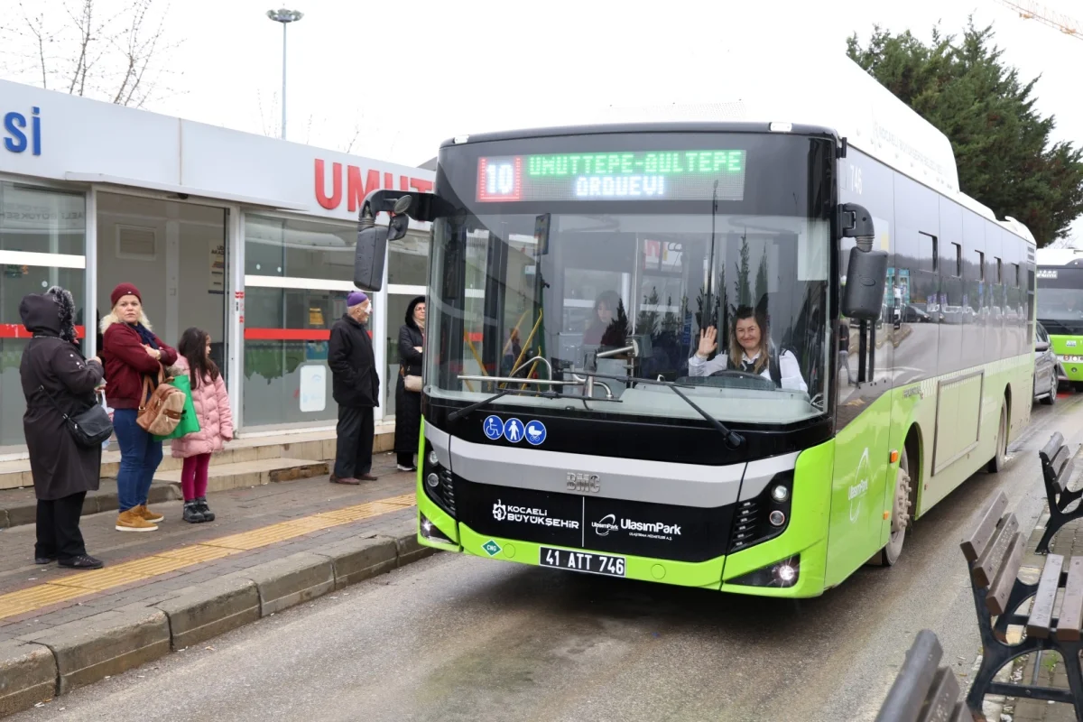 Kocaeli’de Kadın Şoförler Ulaşımın Yüzü Oluyor