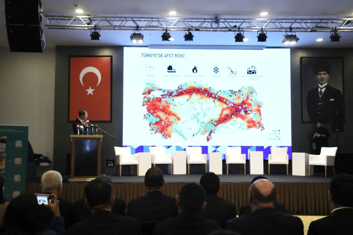 Başkan Tugay Afet Yönetiminde Öngörü ve Hazırlığın Önemini Vurguladı 1 Başkan Tugay Afet Yönetiminde Öngörü ve Hazırlığın Önemini Vurguladı