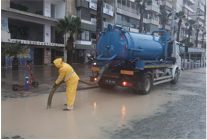 izmir buyuksehir belediyesi ekipleri yagis nobetinde