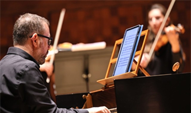 izmir oda orkestrasindan barok muzigi ziyafeti