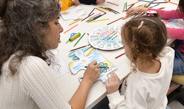 kadikoyde cocuklar yariyil senliginde bulusuyor