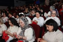 niluferde kadinlar iyilik icin ilmek attilar